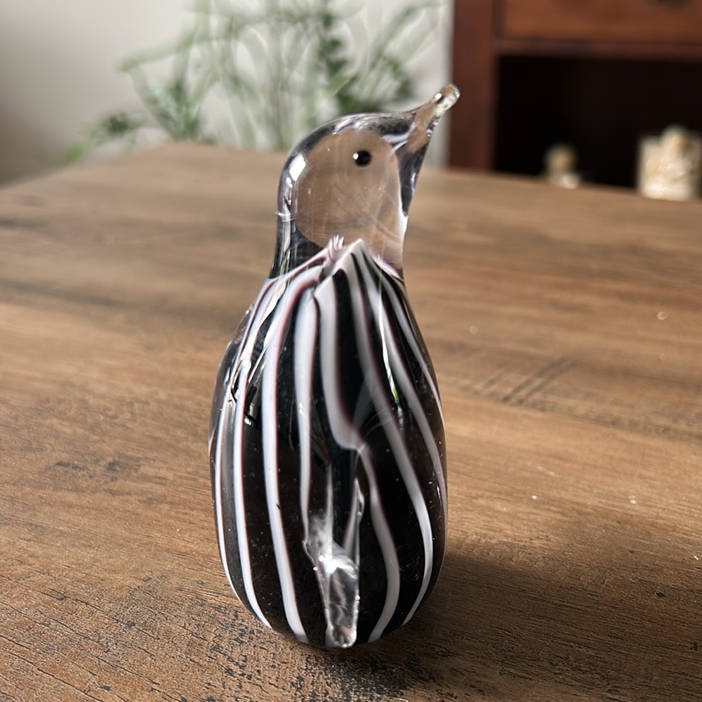 Vintage Blown Glass Penguin Figurine Paperweight - Picture 2 of 5